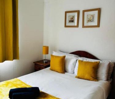 Shiremoor Apartment | Oasis Abode - 4 Beds Shiremoor