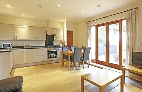 Halesworth House | Oasis Barn - Six Bedroom House, Sleeps 12