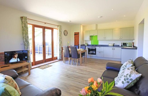Halesworth House | Oasis Barn - Six Bedroom House, Sleeps 12
