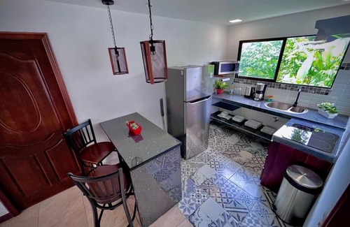 Barrio Pilo Apartment | Oasis by Franklin #8