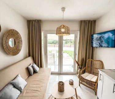 Kallikratia House | Oasis by the Pool