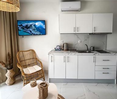 Kallikratia House | Oasis by the Pool