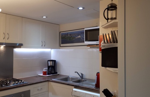 Manly Apartment | Oasis by the Sea. Manly Apart at Manly. Bed x 1, Car Space. Sydney. Australia.