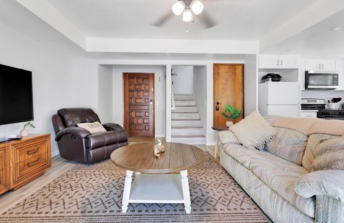 Victorville Condo | Oasis Condo on the fairway; fast WiFi, smart TVs, spectacular golf course views