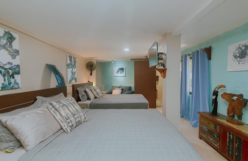 Valle Pura Vida Bed & Breakfast | Oasis Diverse Adult Retreat.