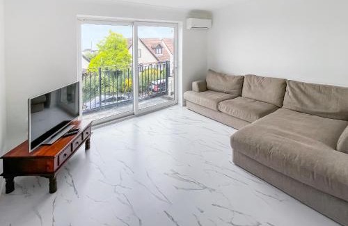 Etchinghill House | Oasis