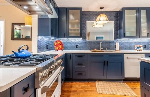 Belvedere Park House | Oasis in the City- Great Location Awesome House