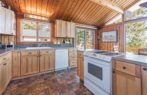 Sisters House | Oasis In The Pines - Private Pool