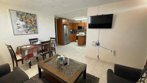 Bucana Apartment | Oasis in the South of the Island with FREE parking and laundry