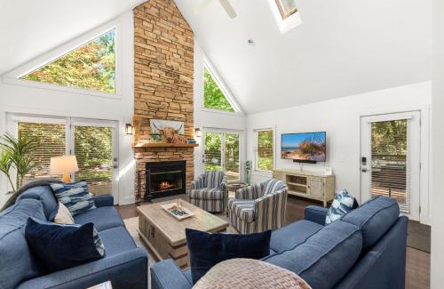 New Buffalo House | Oasis in the Woods