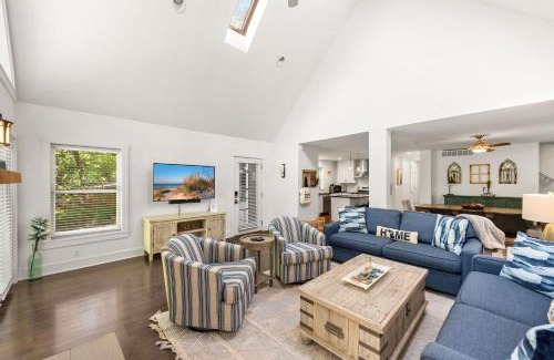 New Buffalo House | Oasis in the Woods