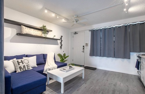 Diamond Head - Kapahulu - St. Louis House | β
Oasis Luxury Condo, Steps away from the beach π