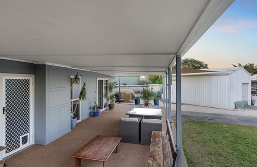Exmouth House | Oasis - Modern 4 Bedroom holiday home with endless views.