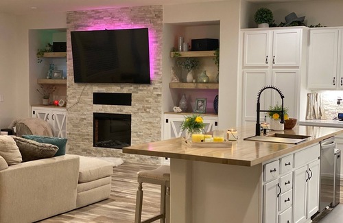 Paradiso House | Oasis of Coachella Valley 4-bedroom + 2 bath w/fitness room, greenhouse & more