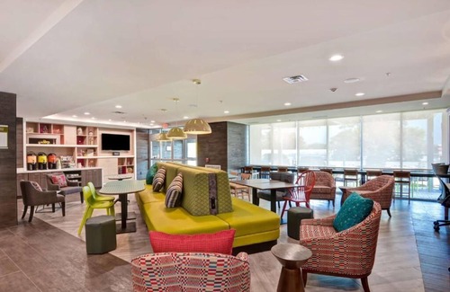 Lake Hamilton Hotel | Oasis of Relaxation: Full Kitchen, Pool, Pet-friendly, Free Breakfast & Parking!