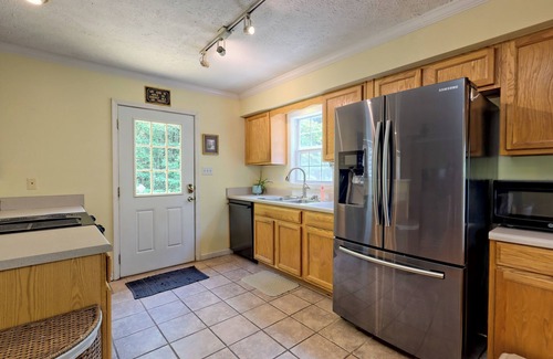Clarkesville House | Oasis of Sautee, 4-bedroom loaded house in Clarkesville, 9 miles form Helen Ga
