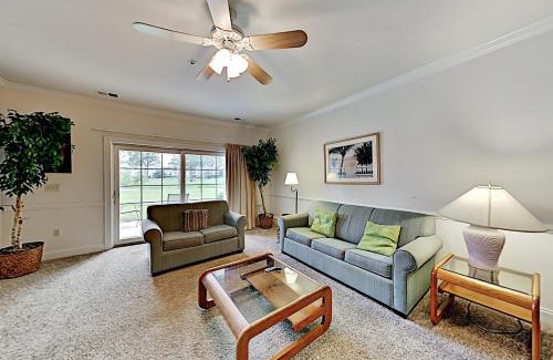 Central Myrtle Beach Apartment | Oasis on the Greens