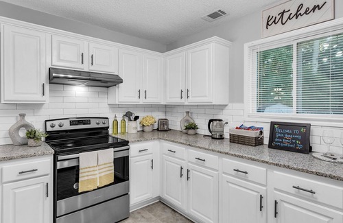 Buford House | Oasis Retreat Near Mall of GA & Chateau Elan