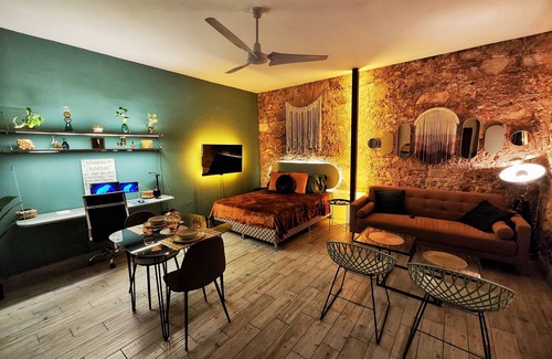 Santa Ana Apartment | Oasis Studio By Paradox