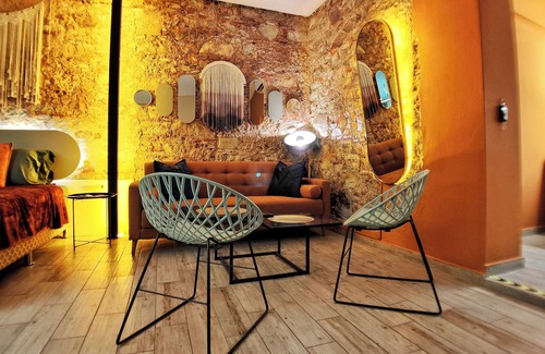 Santa Ana Apartment | Oasis Studio By Paradox