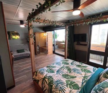 Saint-Hilaire-de-Riez Apartment | Oasis Tropical & Sauna