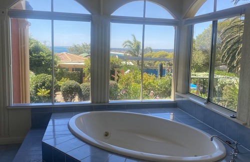 Marino House | Oasis Villa walk2Beach&Train Station/Swimming Pool/Netflix/wifi/ 7Bed10Sleep+Cot