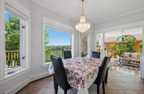 Dartmouth House | OatHillLakeSide suit