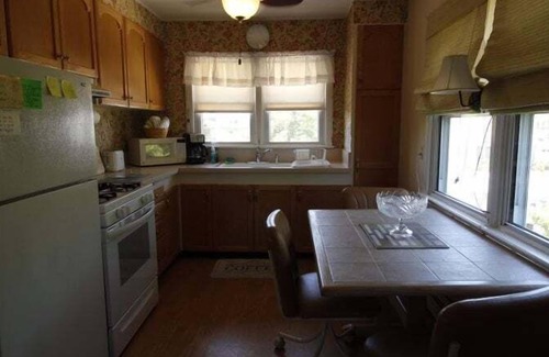 Point Pleasant Beach House | OCE1422U | Private Beach Access! Upper level 2BR 1ba unit w/parking, PETS!