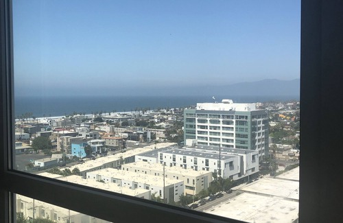 Marina Peninsula Apartment | Ocean and Mountain Views walk to beach from this dream come true high rise apart