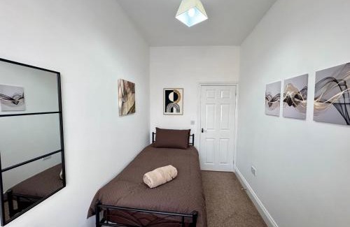 Whitley Bay Apartment | Ocean Apartment, Spacious 5 bedroom holiday home