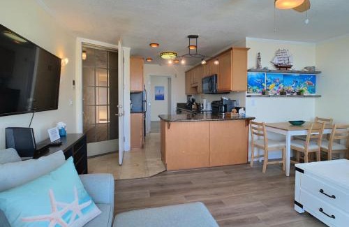 Mission Beach House | Ocean, Bay, Downtown, and City view Condo, Few steps from the ocean