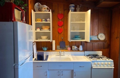 Point Loma Heights Apartment | Ocean Beach #3, Breeze, Retro/Cozy, Studio Cottage only 3 blocks to beach!⛱