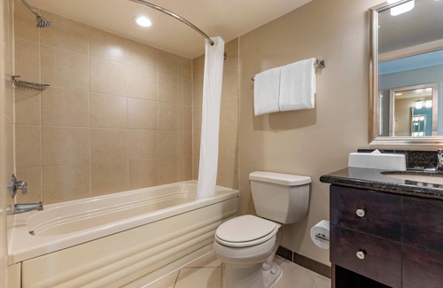 Northeast Virginia Beach Resort | Ocean Beach Club Virginia Beach - STUDIO OCEAN FRONT WITH KITCHENETTE AND 1 QN