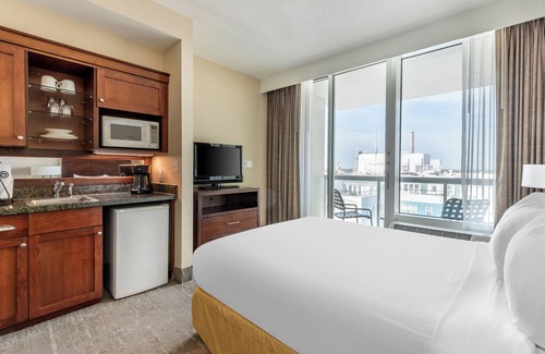 Northeast Virginia Beach Resort | Ocean Beach Club Virginia Beach - STUDIO OCEAN FRONT WITH KITCHENETTE AND 1 QN