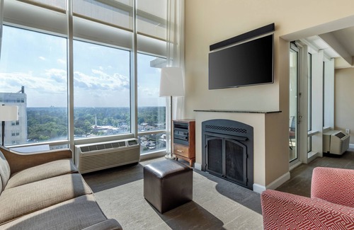 Northeast Virginia Beach Resort | Ocean Beach Club Virginia Beach - 3 BEDROOM OCEAN FRONT SUITE W/3 KING BEDS