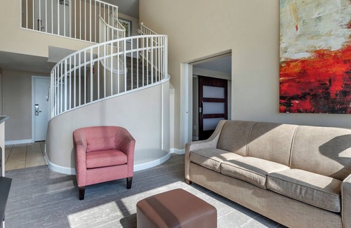 Northeast Virginia Beach Resort | Ocean Beach Club Virginia Beach - 3 BEDROOM CITY VIEW W/3 KING BEDS W/SOFABED
