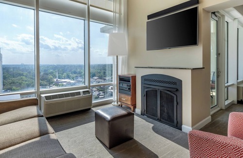 Northeast Virginia Beach Resort | Ocean Beach Club Virginia Beach - 3 BEDROOM SUITE W/2KG AND 1QN BEDS W/SOFABED