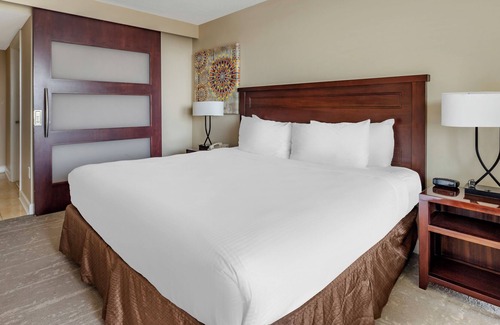 Northeast Virginia Beach Resort | Ocean Beach Club Virginia Beach - 3 BEDROOM SUITE W/2KG AND 1QN BEDS W/SOFABED