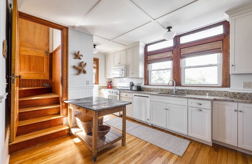 Kennebunk House | Ocean/Beach With Magnificent Views: A Unique New England Experience !