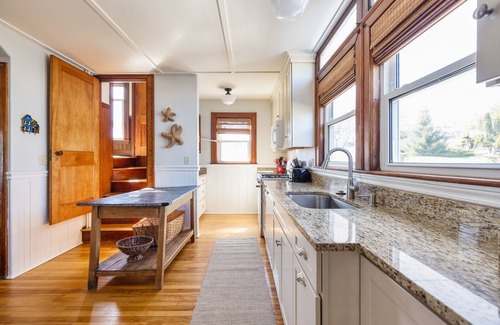 Kennebunk House | Ocean/Beach With Magnificent Views: A Unique New England Experience !
