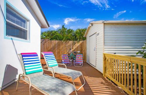 Naples Park House | Ocean Bike Ride 2bed 2bath Sleeps 6