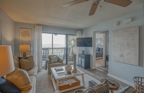 Saint Helena Island House | Ocean Bliss Cottage! Beach Club Villa with Canal Views - Short walk to Beach
