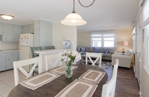 Beach Haven Terrace House | OCEAN BLOCK 6th From Beach - Newly Furnished 3 BR, Sleeps 8 (1st Fl of Duplex)