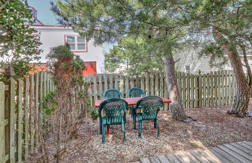 Beach Haven Terrace House | OCEAN BLOCK 6th From Beach - Newly Furnished 3 BR, Sleeps 8 (1st Fl of Duplex)