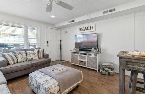 Midtown Ocean City Apartment | Ocean Block Condo 100 Steps From the Beach