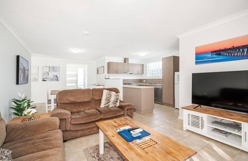 Broadwater Cottage | Ocean Blue Bungalow - Unit 24 at Cape View Resort