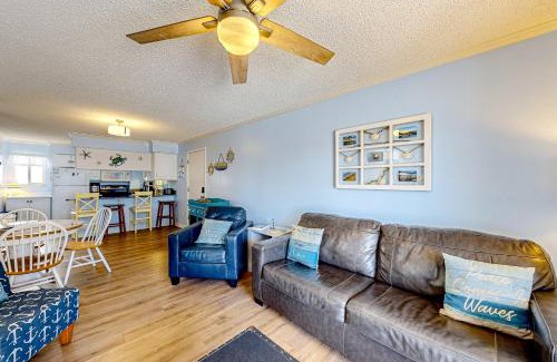 Emerald Isle Apartment | Ocean Breeze 106B