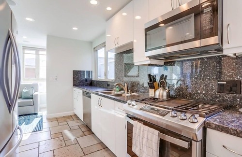 Central Mission Beach House | Ocean Breeze 2