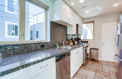 Central Mission Beach House | Ocean Breeze 2