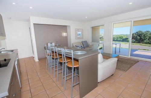 Boat Harbour Apartment | Ocean breeze at boat harbour